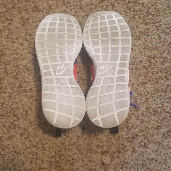 Nike Tennis Shoes Size 6 Youth - Picture 5 of 5